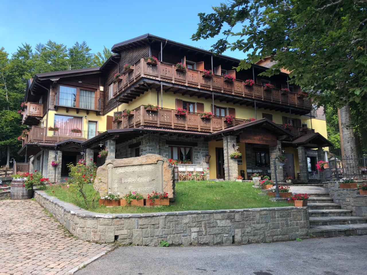 Albergo Bertocchi Collagna Eksteriør bilde
